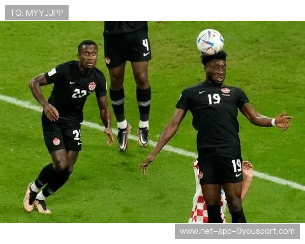 加拿大防守中场抢断后快速推进，戴维斯破门制胜