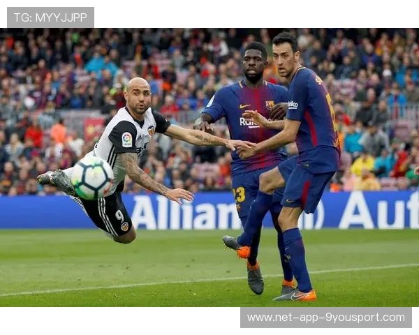 巴萨中场渗透配合制造无限进攻可能性